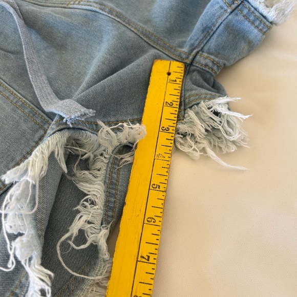 Drawstring Frayed Shorts - Picture 5 of 7